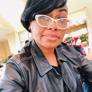 Meet your Posher, Carla